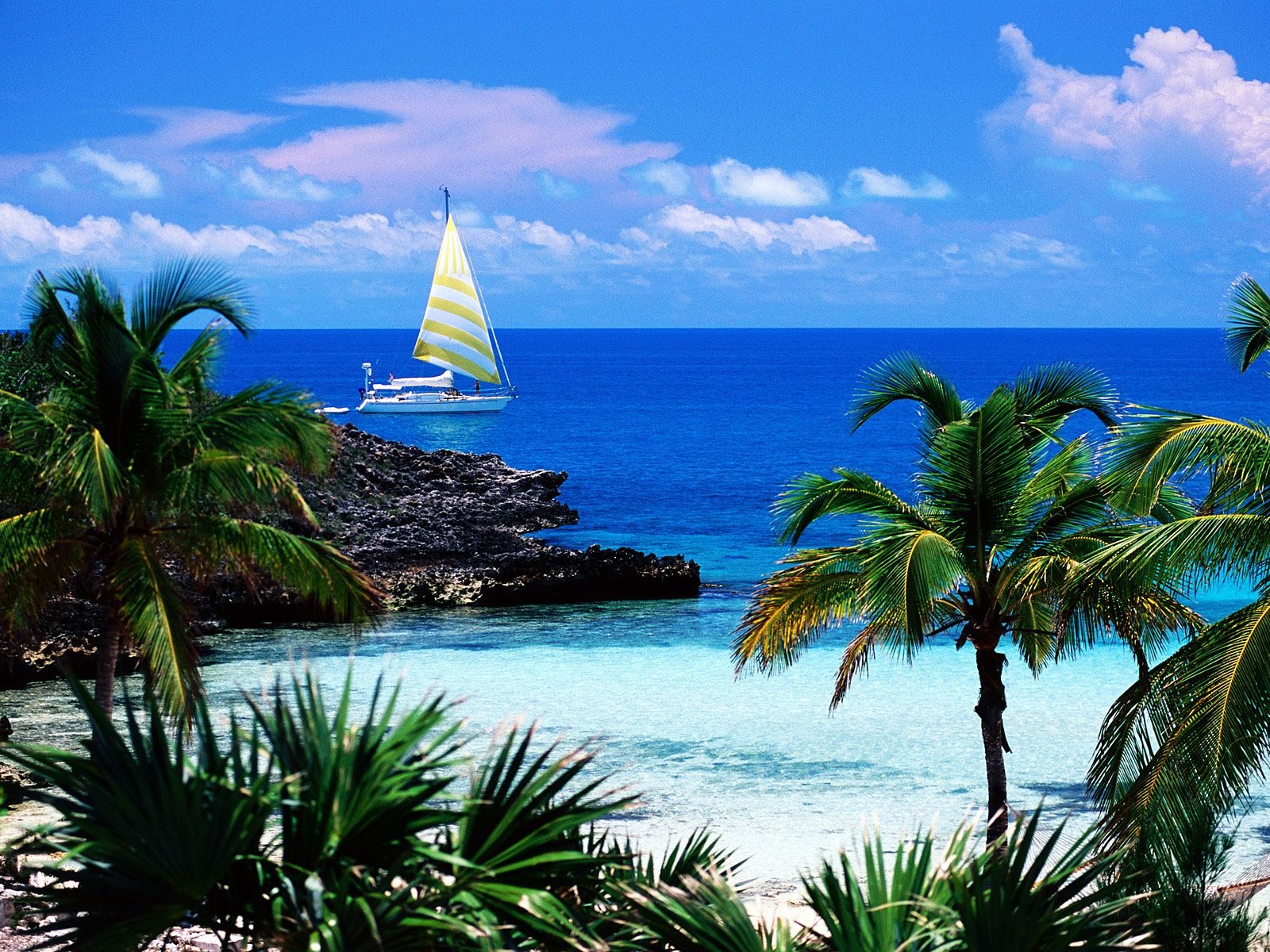 sailing in the bahamas